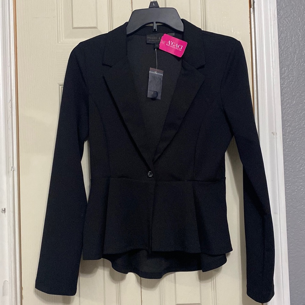 Black low V blazer